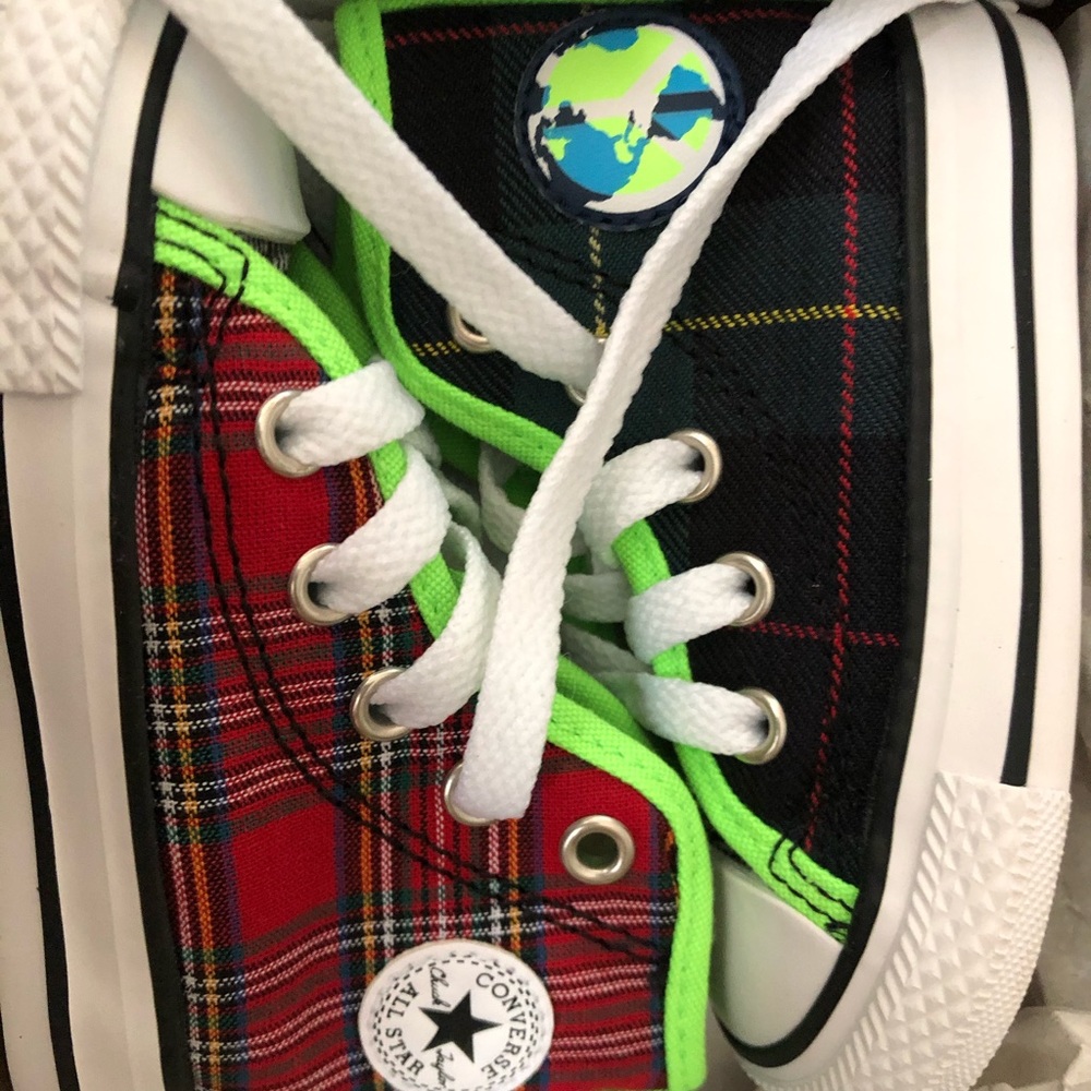 Converse - Picture 2 of 4